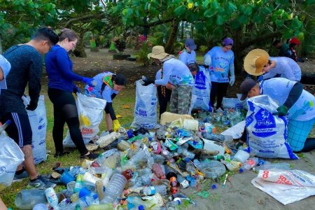 Scouts de Colombia Capítulo Valle y otras entidades realizaron limpieza en playa de Bazán La Bocana