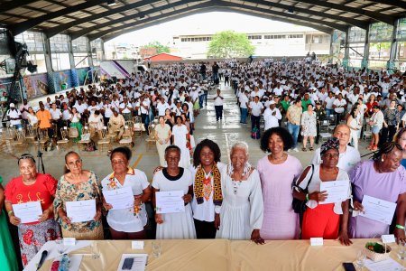 El Ministerio de Igualdad y Equidad e ICBF exaltaron a madres comunitarias en su labor de cuidado y educación de la infancia más vulnerable del país