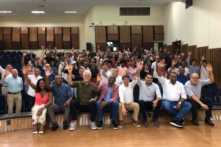 Enrique Pe&ntilde;alosa cerró su visita a Buenaventura con un foro abierto sobre urbanismo con estudiantes de Arquitectura de la Universidad del Pacífico