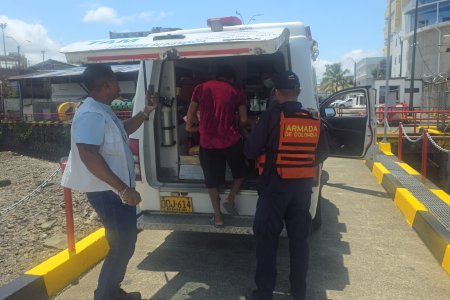 La Armada de Colombia evacuó menor de edad por posible picadura de alacrán en Juanchaco, zona rural de Buenaventura