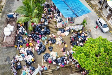 La sexta versión del Biotrueque permitió el intercambio de 10 toneladas de residuos sólidos por alimentos en el barrio El Colón de Buenaventura