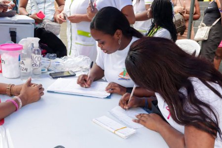 Ni&ntilde;os y adultos de Buenaventura fueron inmunizados en desarrollo de la Jornada Nacional de Vacunación