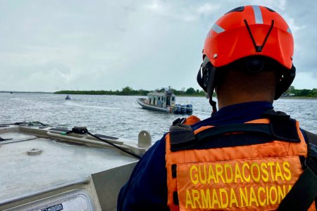 La Armada de Colombia adelanta búsqueda de una embarcación que naufragó