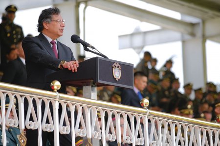 El presidente Gustavo Petro denuncia alianza entre corruptos y criminales que impulsa la violencia en Buenaventura