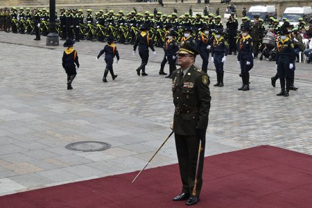 El presidente Gustavo Petro presidió la ceremonia de transmisión de mando de la Policía Nacional