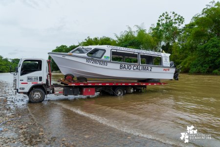 Comunidades del Bajo Calima en Buenaventura recibieron dos lanchas para garantizar su movilidad