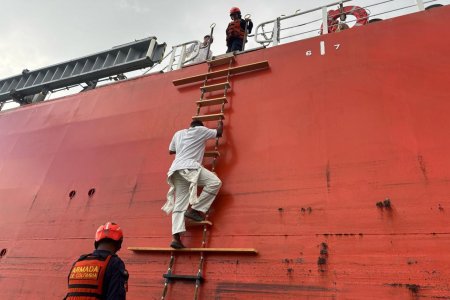 Rescate exitoso de tres personas a la deriva en el mar