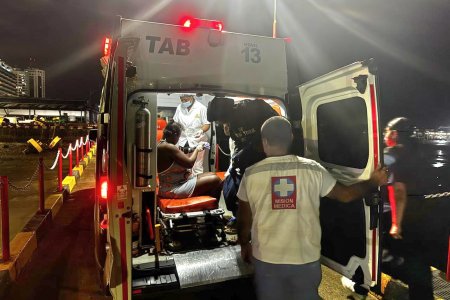 La Armada de Colombia realizó el traslado de una mujer gestante en La Bocana, Buenaventura