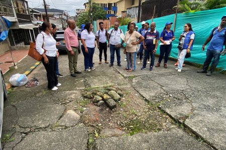 Varias secretarias y entidades de la Alcaldía Distrital de Buenaventura atienden problemática de infraestructura en la Comuna 11