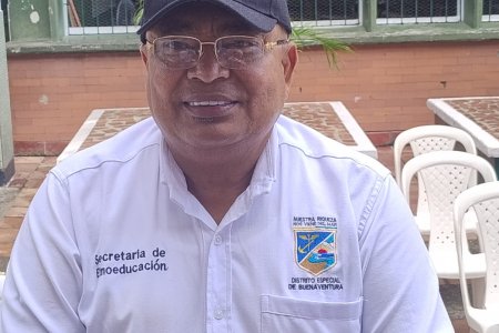 El Secretario de Etnoeducación de Buenaventura presentó avances en las instituciones educativas de la Comuna 7