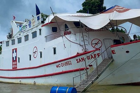 El Barco Hospital San Raffaele llegó a Puerto Merizalde e inició la Gran Misión Quirúrgica
