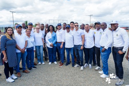 La Gobernación del Valle inauguró en Buenaventura tres nuevas canchas deportivas para promover la paz