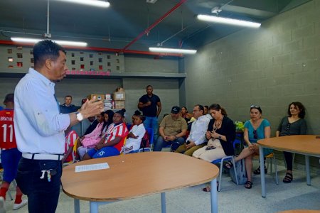 Embajadora de Chile y docentes trabajaron en Buenaventura en torno a la Cultura de Paz