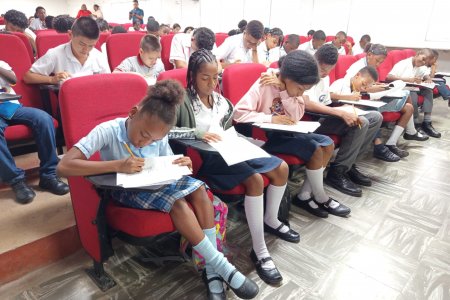 140 estudiantes participaron en la semifinal de las I Olimpiadas Distritales en Matemáticas en Buenaventura