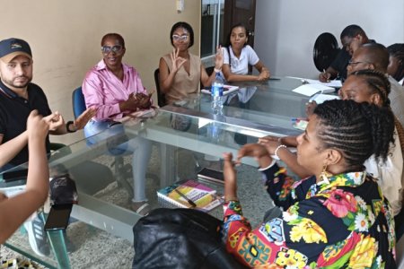 El Instituto Nacional de Sordos capacitará a docentes e intérpretes para atención a estudiantes sordos en Buenaventura