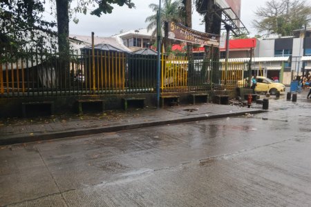 La Cámara de Comercio de Buenaventura lidera jornada de limpieza en la esquina del Concejo, en apoyo a la campa&ntilde;a “Buenaventura Bonita”