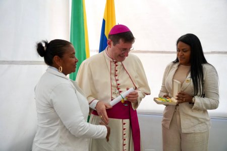 La Alcaldía Distrital de Buenaventura entregó las llaves de la ciudad al Nuncio Apostólico en Colombia