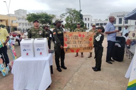 Buenaventura conmemoró el Día de las Manos Rojas con llamado contra el reclutamiento infantil