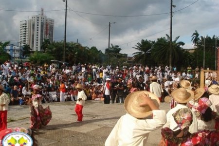El lunes 12 de mayo se dió inicio al 2º Festival Folclórico Estudiantil