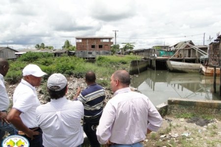 El alcalde y funcionarios de la gobernación hicieron recorrido por diferentes zonas de la ciudad donde se realizarán obras
