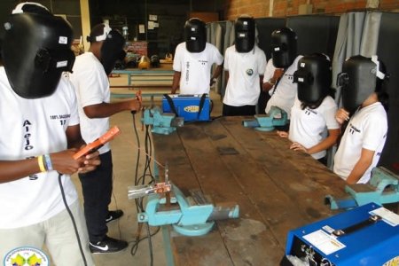 Con recursos propios, la Alcaldía Distrital asegura a los estudiantes de la localidad