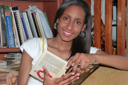 Angélica Mayolo es escogida Jóven Afrodescendiente del año 2011