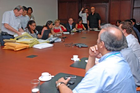 La Sociedad Portuaria, firmó contrato con la empresa Van Oor Dredging and Marine Contractors para el dragado del canal de acceso