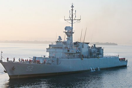 Fragata ARC Caldas arriba al pacífico para fortalecer las operaciones contra el narcotráfico