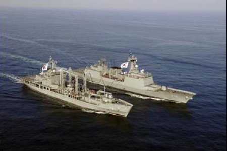 Buques de entrenamiento de Corea del Sur de visita en Colombia