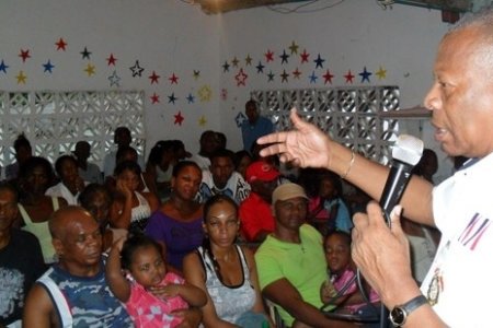 Bartolo Valencia Ramos estuvo con la comunidad del barrio Carlos Holmes Trujillo