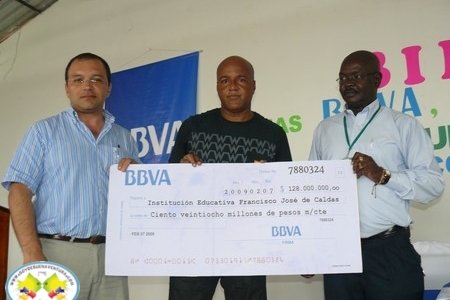 BBVA Colombia entrega 750 becas educativas y alimentarias a niñas y niños de Buenaventura