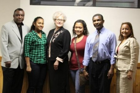 Estudiantes colombianos becados por Cascajal Inc.