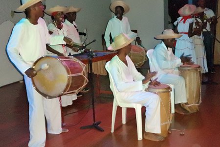 Cantares del Pacífico demostró en tarima por qué son invitados de honor al continente africano
