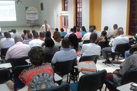 Contraloría realizó capacitación sobre evaluación de políticas públicas y planes de desarrollo