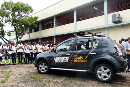 La Caravana Imparable Renault llegó a Buenaventura cargada de instrumentos musicales