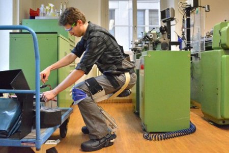 Una startup suiza inventa una silla de llevar encima