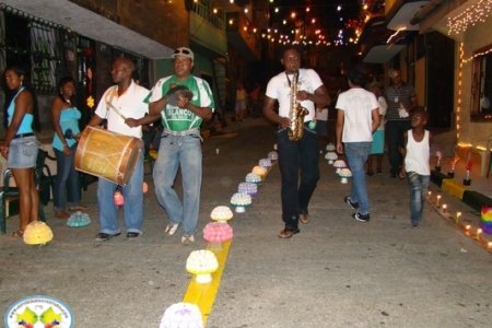 25 calles se inscribieron en el Concurso de la Calle Mejor Adornada en Navidad de Apuestas Unidas