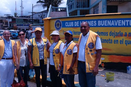 Club de Leones y comunidad realizaron jornada de embellecimiento en la plazoleta del Pascual de Andagoya