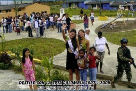 La Señorita Colombia 2008 -2009 Michelle Brouillard, visita nuestra ciudad en acto benéfico para el barrio Rotario de las Reinas