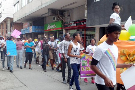 Comunidad LGBTI de Buenaventura marchó conmemorando el Día Internacional del Orgullo Gay