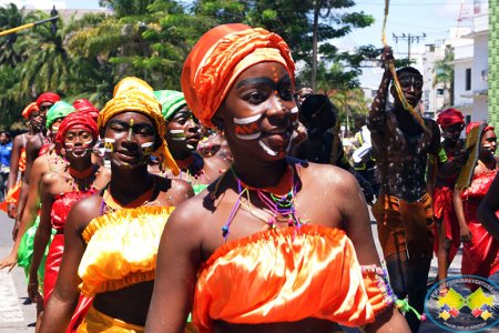 Buenaventura se llena de color con el desfile de comparsas