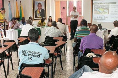 La Alcaldía de Buenaventura, Gobierno Nacional y el FONADE firmaron convenio para construir el complejo deportivo del barrio la Independencia