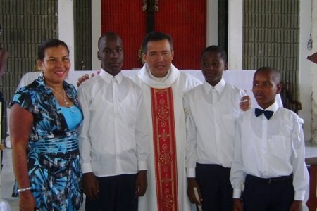 Por segundo año consecutivo, la Fundación Grupo Rescate en Acción realiza Primeras Comuniones Comunitarias en el barrio La Playita