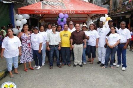 Niños de escasos recursos realizaron su Primera Comunión con el apoyo de la comunidad y comerciantes de La Playita