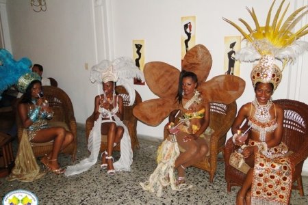 Se realizó el Desfile de Carrozas con las Candidatas a Señorita Litoral