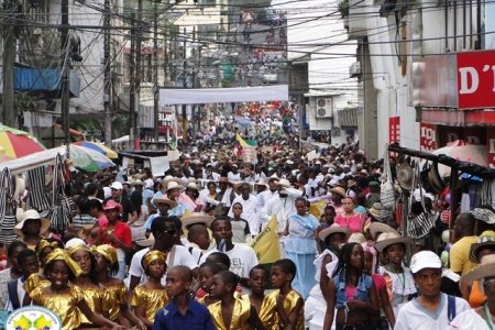 45 Grupos participaron del Desfile de Comparsas