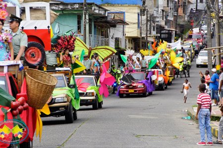 Majestuoso desfile cultural de las candidatas al 1er Reinado Nacional del Pacífico