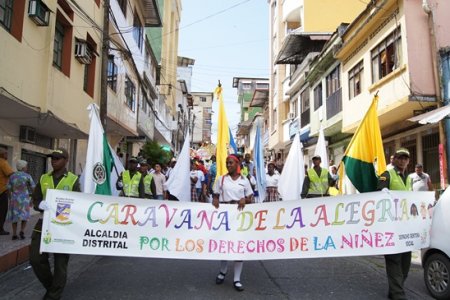Con desfile de comparsas finalizó la programación del mes del niño