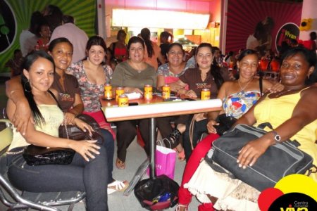 Las mujeres celebraron su día en su Centro Comercial Viva Buenaventura