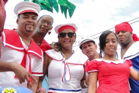 Con la Caravana de la Alegría y una jornada de salud en el barrio Muro Yusti la Gestora Social conmemoró el mes del niño